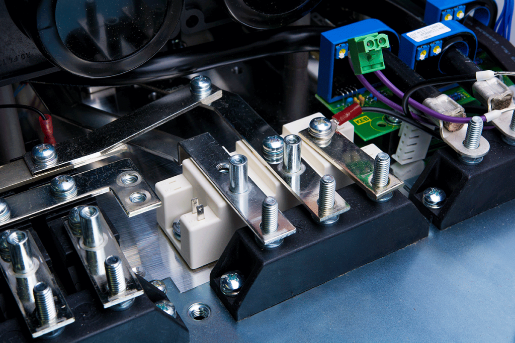 Integrated Braking Transistor Circuit